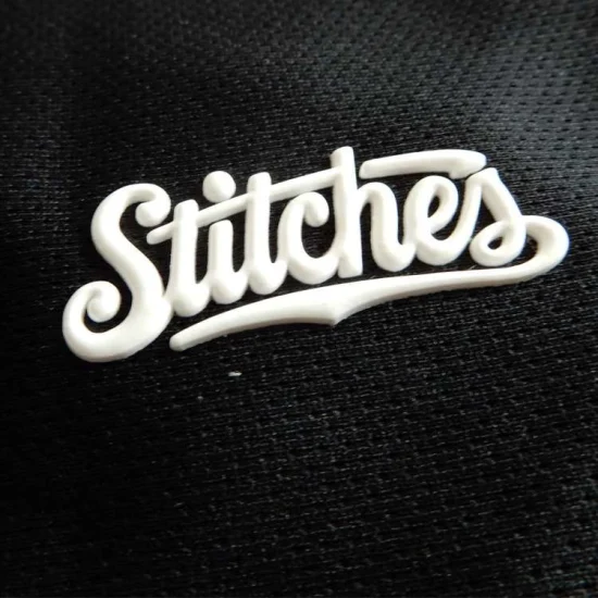 Etiqueta de roupas de transferência de calor de silicone de borracha 3D personalizada com logotipo de marca com efeito elevado 3D